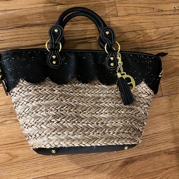 Iman Woven Straw Hand Bag with Laser Cut Black Scalloped Hem Detail - Picture 1 of 6